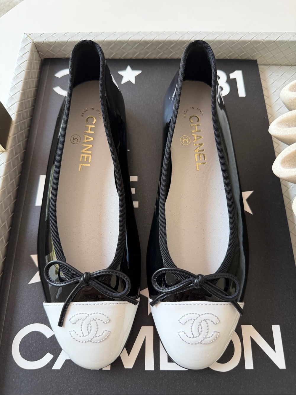 Chanel 26 Black Patent Leather White Cap Toe CC Logo Ballet Ballerina Flats - Picture 4 of 15